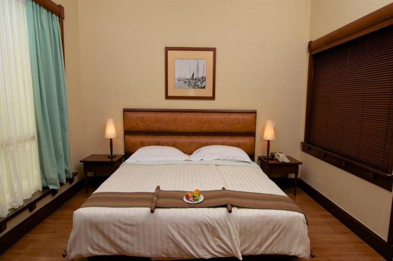 The Millen Penang, Autograph Collection Hotel George Town Buitenkant foto A bedroom at the hotel